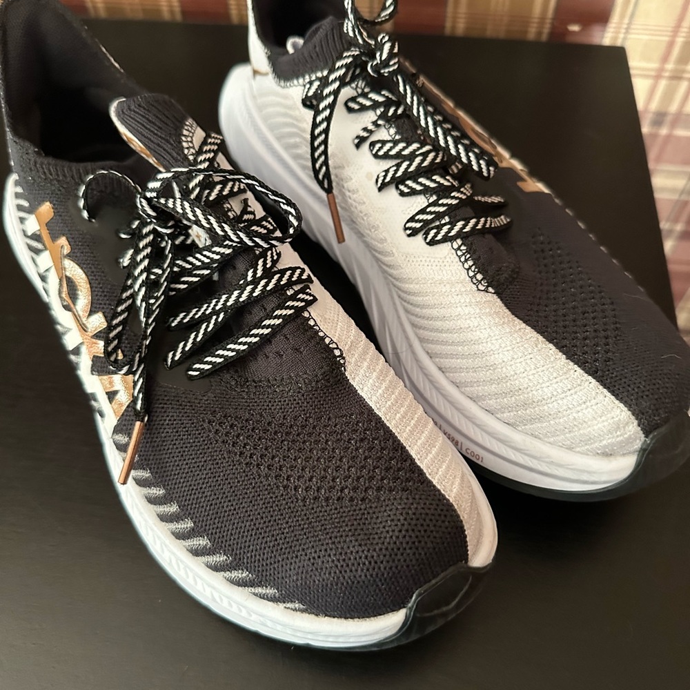 Women’s HOKAs sz 8 Carbon x3